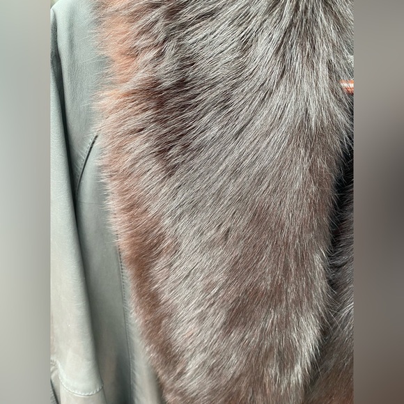 Leather Trench Coat with fur collar - Picture 10 of 10